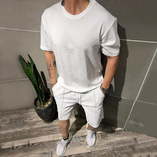 Herren lässiges Freizeitsport-Outfit mit strukturiertem Oberteil und Shorts EB