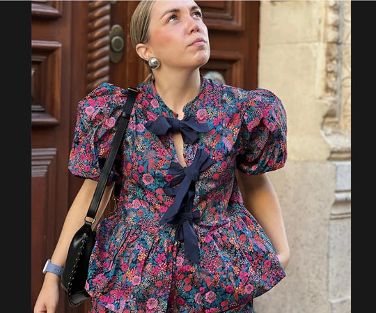 Damen Bluse mit voluminösen Ärmeln und floralen Mustern EB