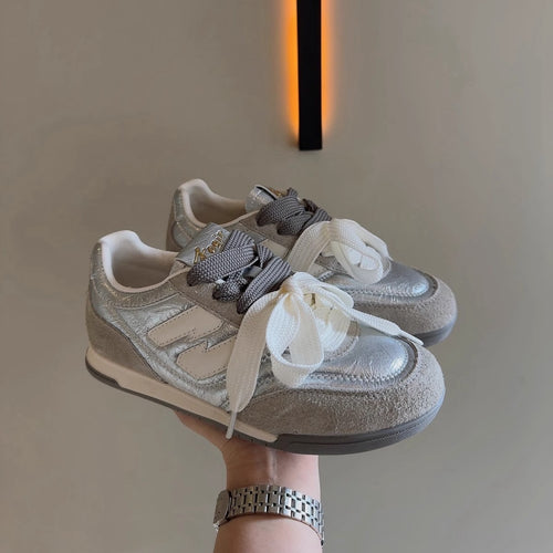 Damen Sneaker mit auffälligem Band und sportlichem Design EB
