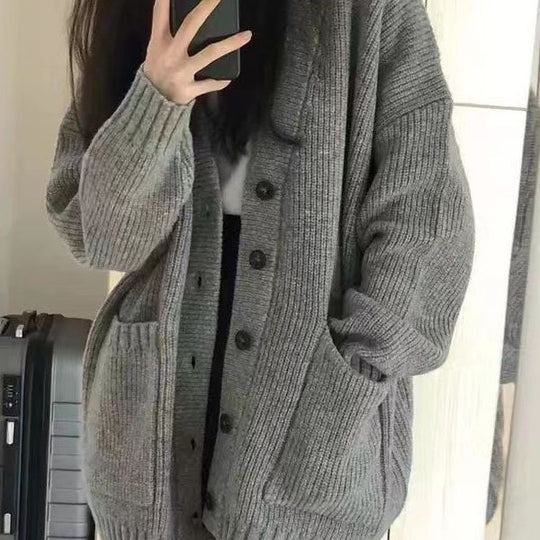 Damen Grobstrickjacke mit großen Taschen und Knopfdetails EB