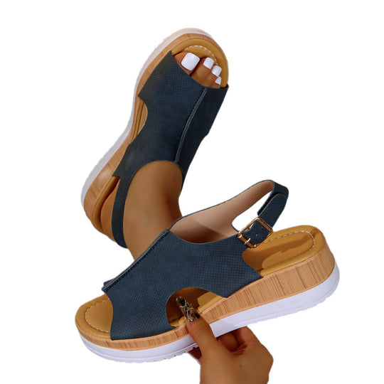 Damen Wedge-Sandalen mit perforiertem Obermaterial und verstellbarem Riemen EB