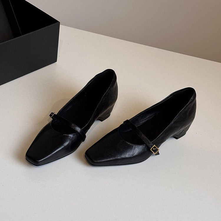 Damen elegante Pumps mit modischem Riemchen und komfortablem Blockabsatz EB