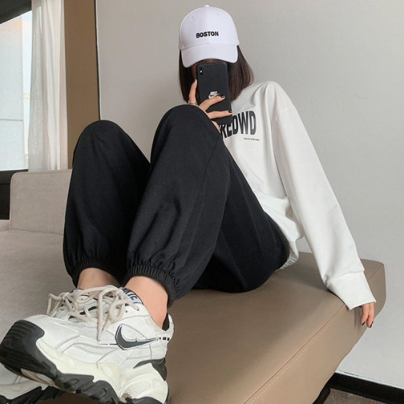 Damen nan relaxed-fit Sweatpants mit elastischem Kordelbund, seitlichen Eingriffstaschen und abgesteppten Saumnähten EB