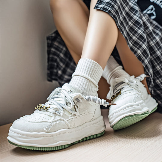 Damen denim-Plateau-Sneaker mit kontrastnähten, wattierter Wellenlaufsohle und verzierten Schnürdetails EB