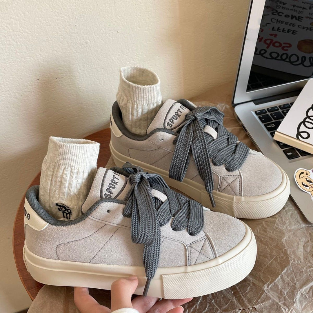 Damen Sportliche Sneaker mit weichem Wildleder-Obermaterial und dämpfender Sohle EB