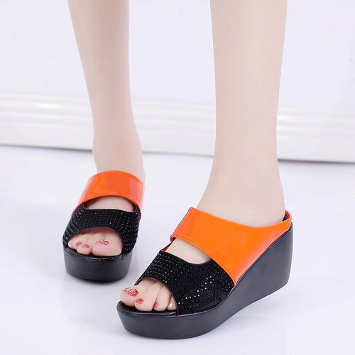Damen Wedge-Pantoletten mit komfortabler dämpfender Sohle und eleganter Dekorverzierung EB