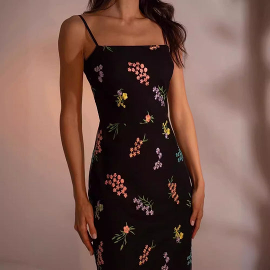 Damen Maxikleid mit floraler Handstickerei und zartem Trägerdesign EB