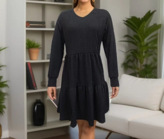Damen lässiges Strickkleid mit voluminösem Saum und V-Ausschnitt EB