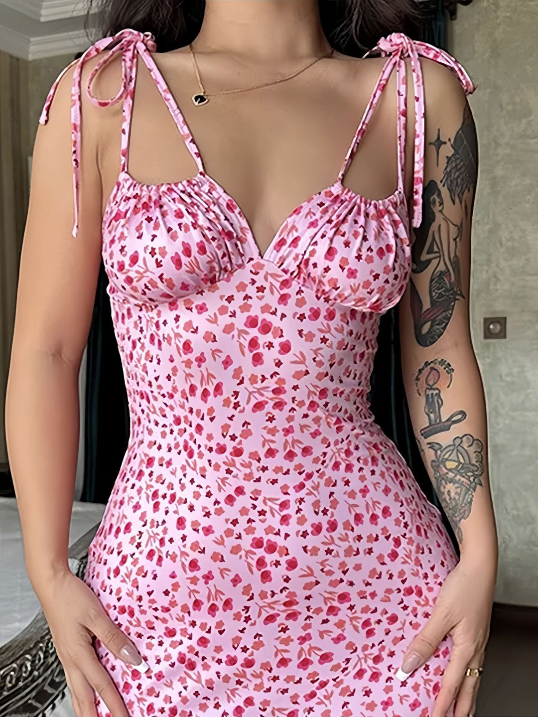 Damen Blumenmuster Maxikleid mit Figurbetontem Schnitt und Spaghetti-Trägern EB