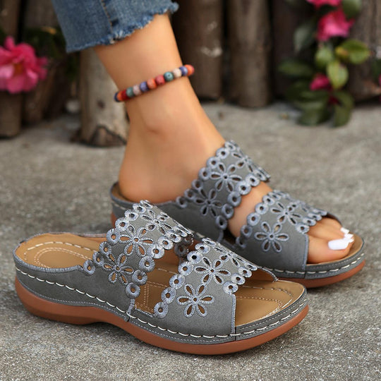 Damen komfortable Riemchen-Sandalen mit floralen Verzierungen EB