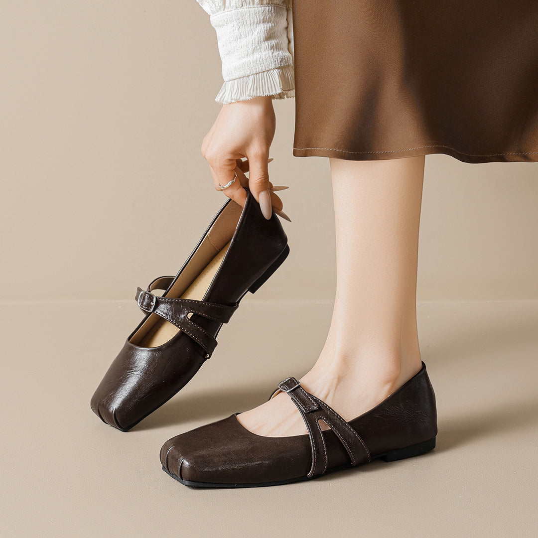Damen Ballerinas mit verstellbarem Riemen und hochwertiger Leder-Oberfläche EB