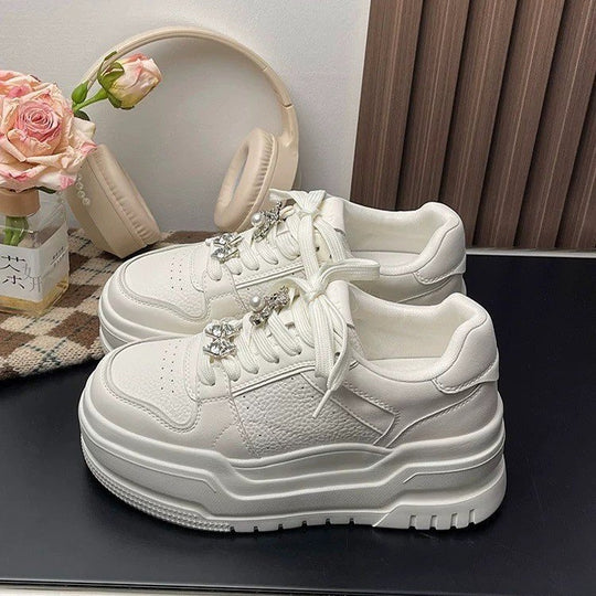 Damen modische Sneaker mit luxuriösem Schmuckdetail und komfortabler Plateau-Sohle EB
