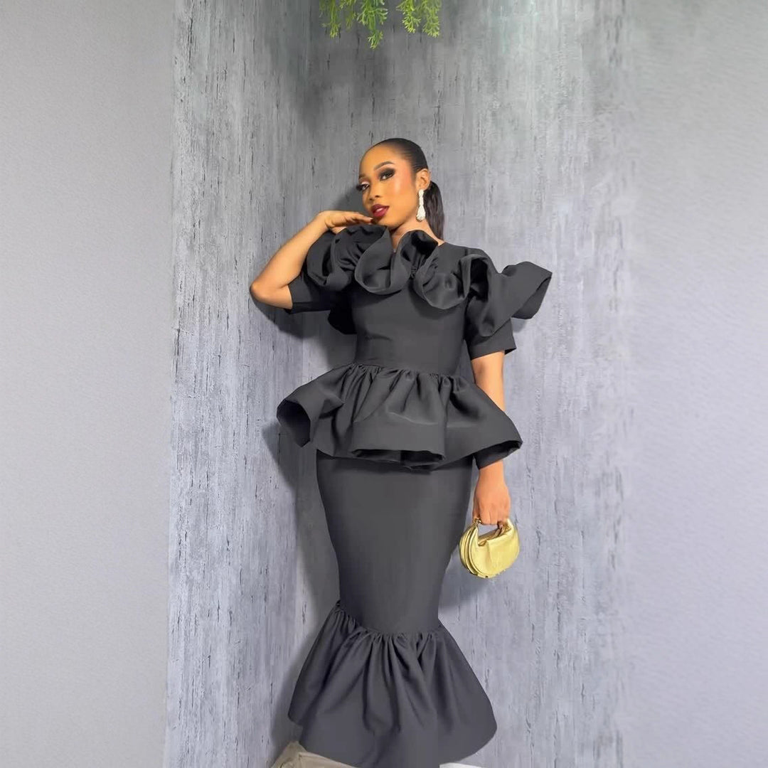 Damen Figurbetontes Kleid mit extravaganten Rüschen und schickem Schößchen EB