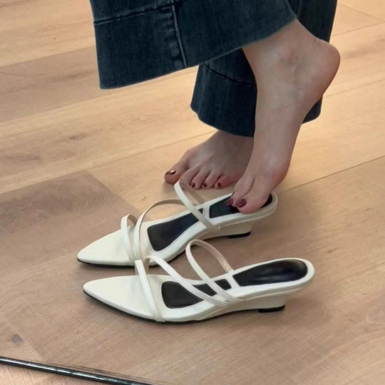 Damen Slingback Mules mit elegantem Riemen und spitzem Zehenbereich EB