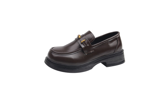 Damen Elegante Mokassins mit modischem Design und goldenen Details EB