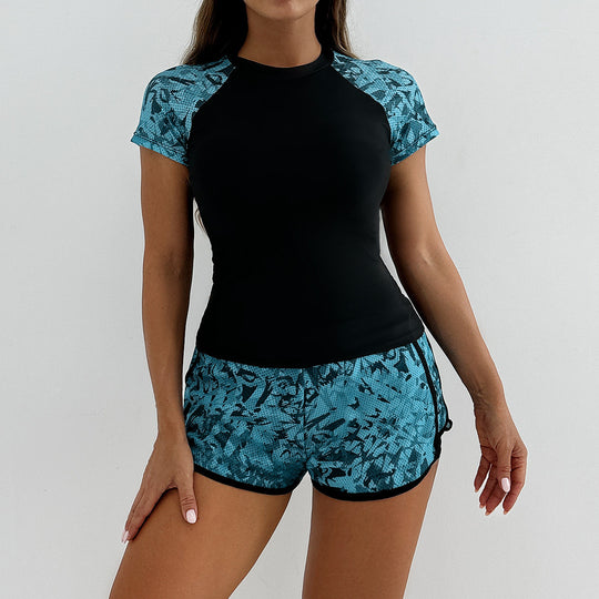 Damen Sportliches Badeoberteil mit kombinierter Shorts EB