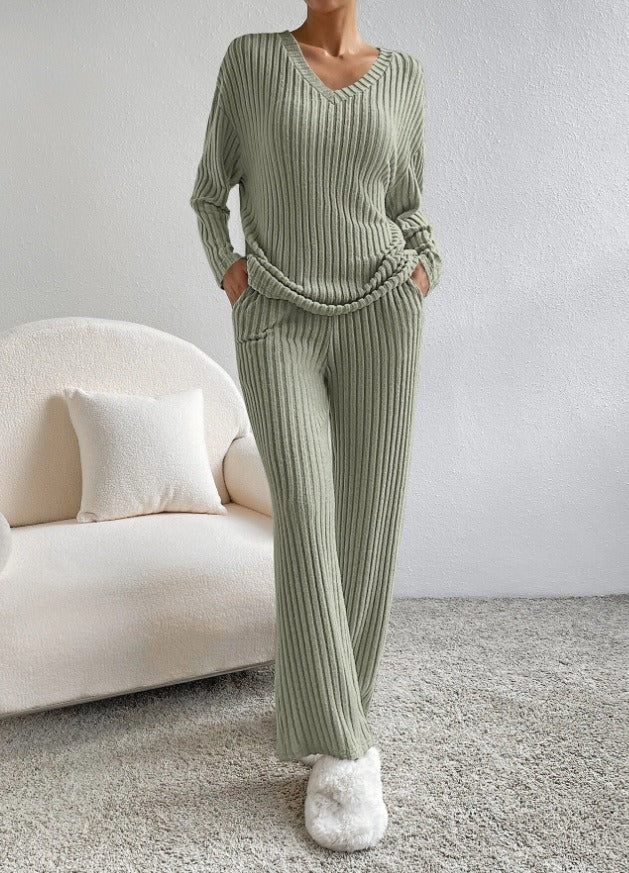 Damen lässiger Strickanzug mit V-Ausschnitt und praktischen Taschen EB