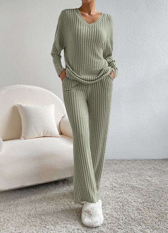 Damen lässiger Strickanzug mit V-Ausschnitt und praktischen Taschen EB