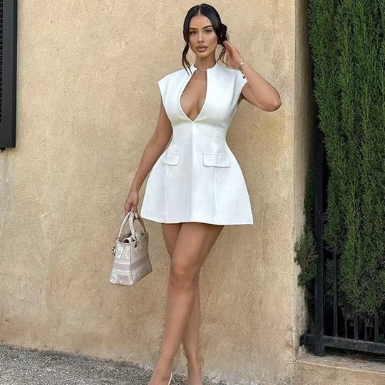 Damen Elegantes Kurzkleid mit tiefem V-Ausschnitt und praktischen Taschen EB