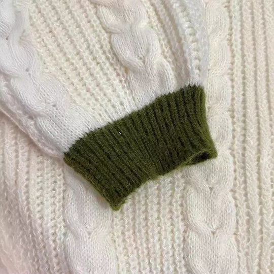 Damen nan gestrickter Oversize-Cardigan mit Zopfmuster, V-Ausschnitt, Knopfleiste und floraler Ärmelstickerei EB
