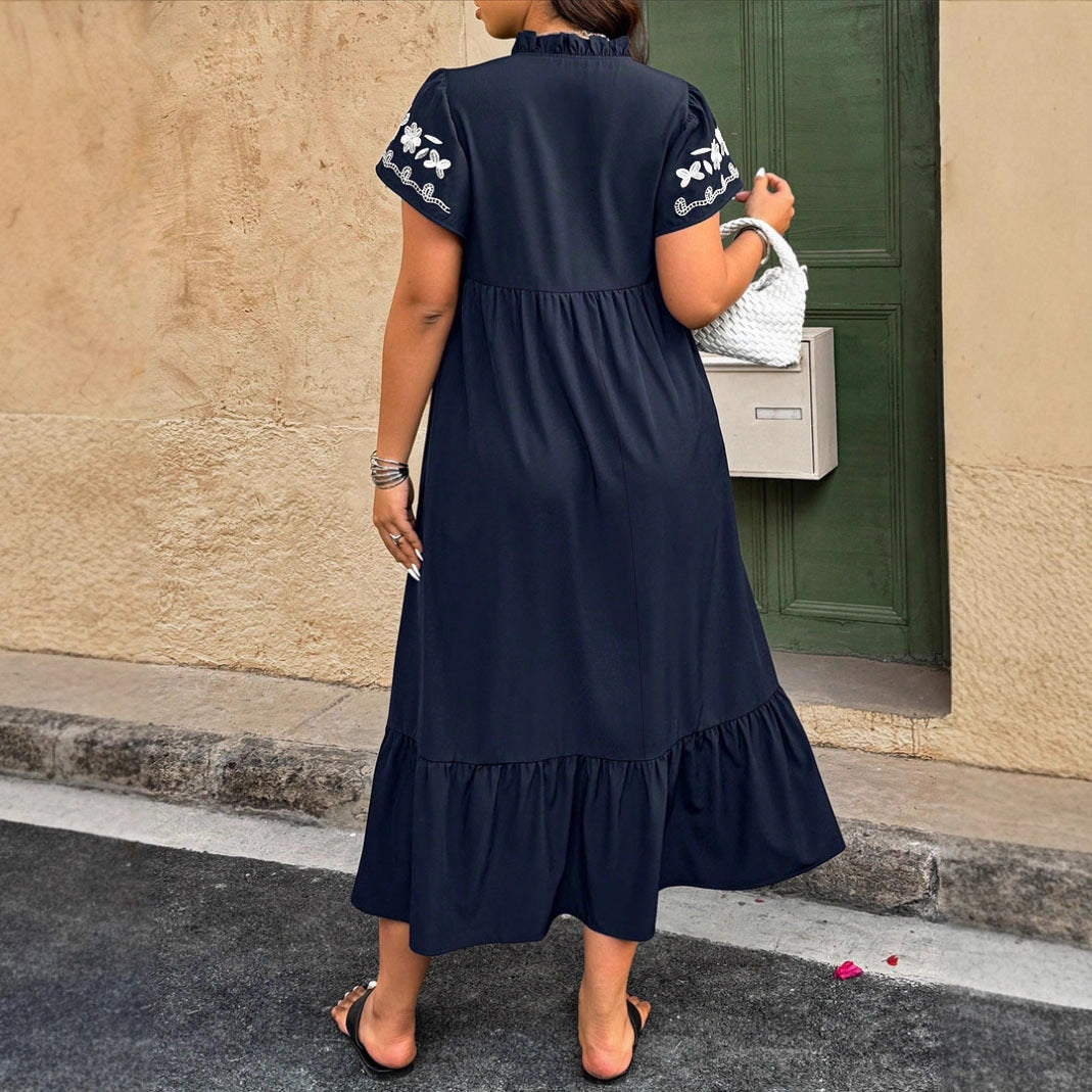 Damen Maxikleid mit floralem Stickdesign und voluminösem Rock EB