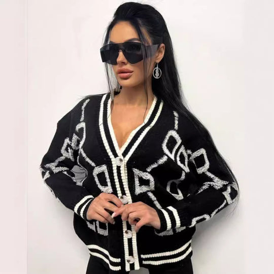 Damen Strickjacke mit grafischem Muster und Knopfdetails EB