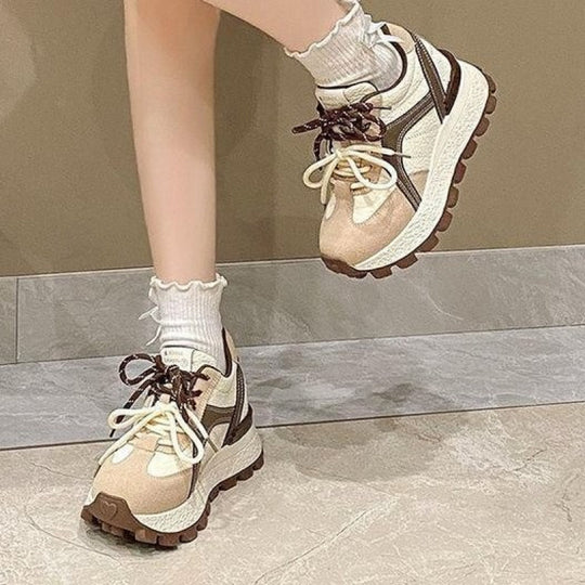 Damen Sportliche Sneakers mit hohem Plateau und trendiger Schnürung EB