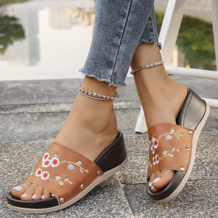 Damen modische Sandalen mit floralem Kunstlederdesign und rutschfester Sohle EB