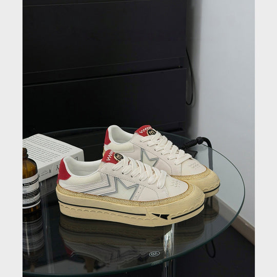 Damen modische Plattform Sneakers mit robustem Obermaterial und glänzendem Akzent EB