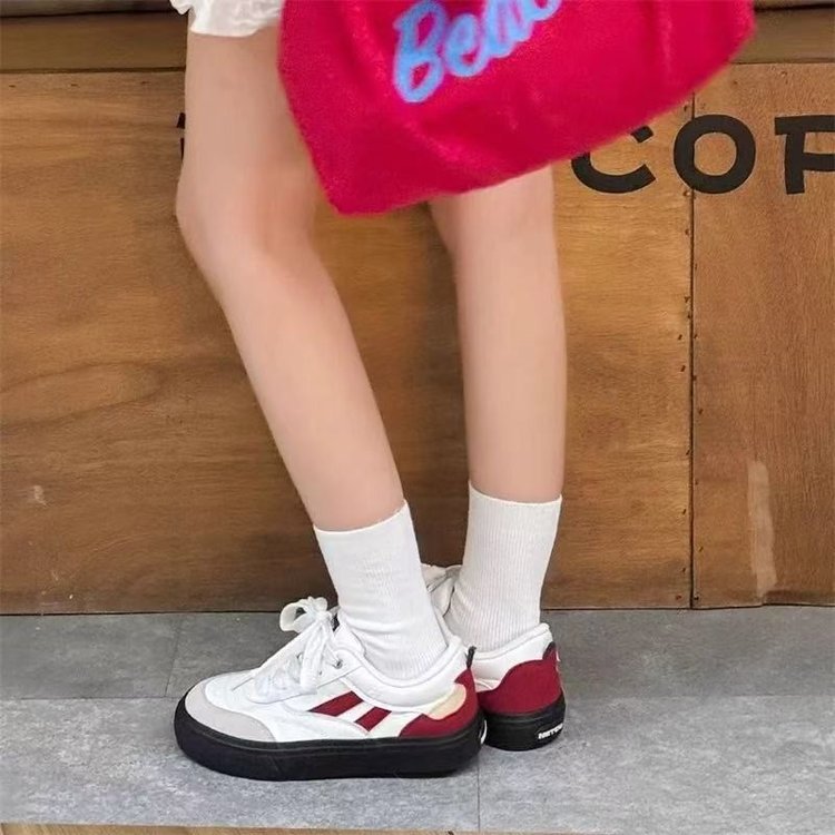 Damen Sneakers im sportlichen Design mit atmungsaktiven Mesh-Einsätzen und dämpfender Sohle EB