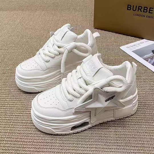 Damen Sportliche Plateausneaker mit einzigartiger Sternapplikation EB