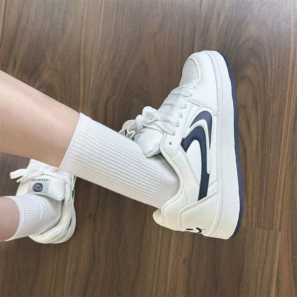 Damen Sportliche Sneakers mit buntem Schnürdesign EB