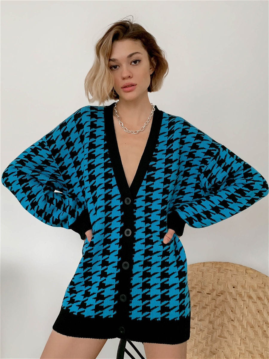 Damen modische Strickjacke im Karo-Design mit tiefem V-Ausschnitt und großen Knöpfen EB