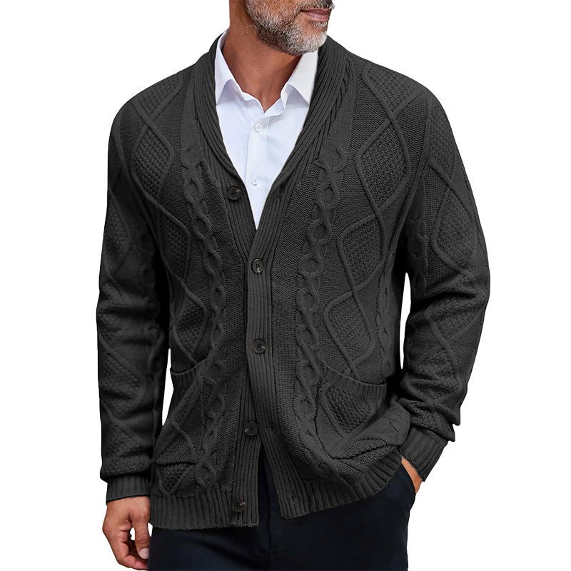 Herren Grobstrickjacke mit elegantem Zopfmuster und praktischen Taschen EB