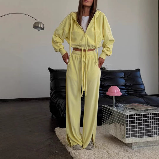 Damen Cropped Kapuzenjacke mit Kordelzug und weitem Split-Hose Lounge-Set Eichborn Berlin