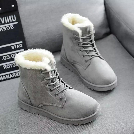 EB | High-Top Wildlederstiefel - Kunstfellfutter - Schnürung - Flache Gummisohle