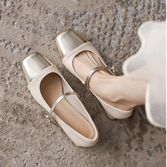 Damen elegante Ballerinas mit geschwungenem Riemen und glänzender Zehenkappe EB