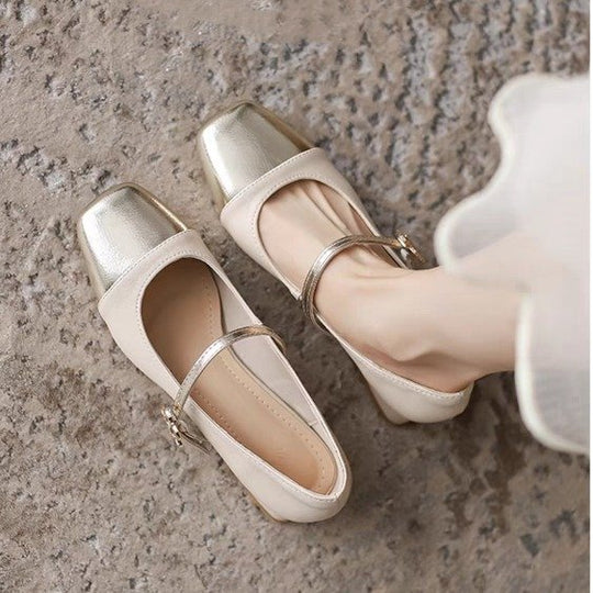 Damen elegante Ballerinas mit geschwungenem Riemen und glänzender Zehenkappe EB