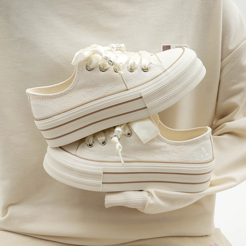 Damen Bequeme Plattform-Sneaker mit verspielten Schnürsenkeln und eleganter Oberfläche EB