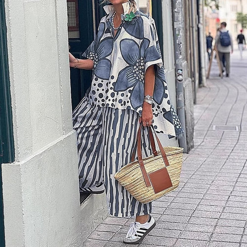 Damen Übergroßes Tunika-Set mit floralem Muster und gestreiften Hosen EB