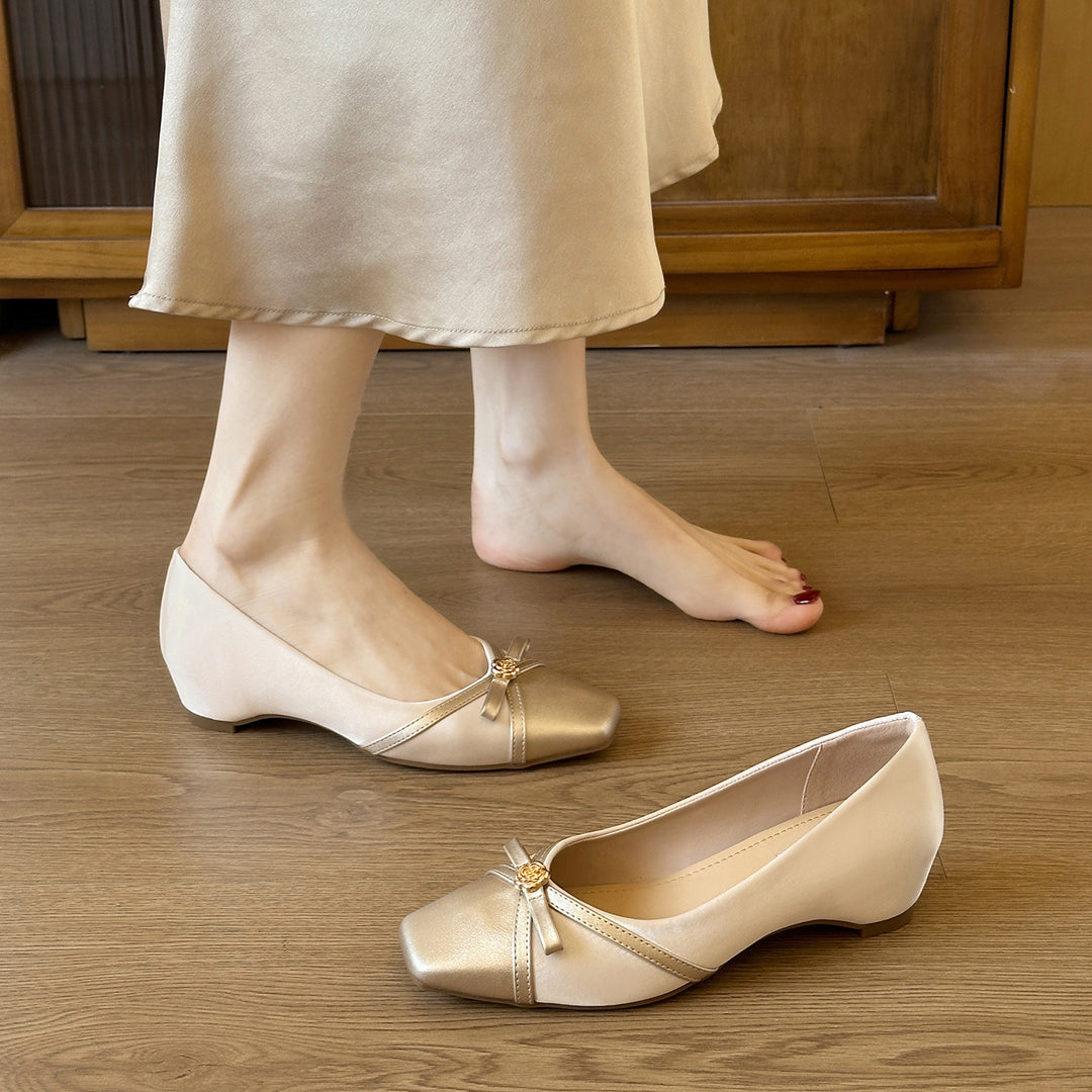 Damen Elegante Pumps mit floralem Schmuckdetail EB