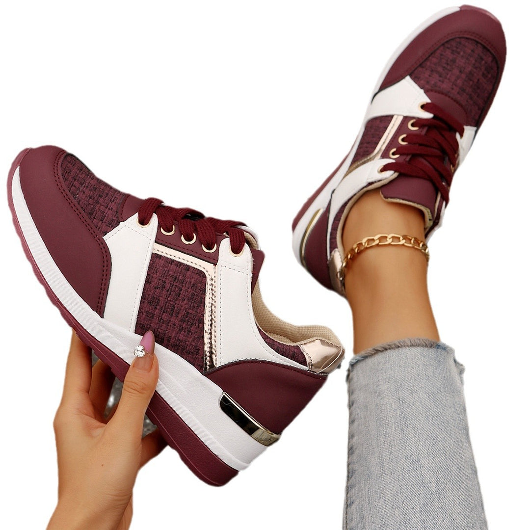 Damen sportive Keil-Sneaker mit strukturiertem Strickmix gepolstertem Komfortfußbett und goldenen Akzenten EB