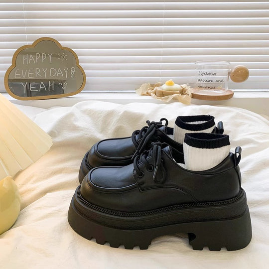 Damen Plateau-Sneaker mit robustem Sohlenprofil und stilvollem Design EB