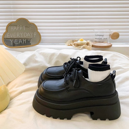 Damen Plateau-Sneaker mit robustem Sohlenprofil und stilvollem Design EB