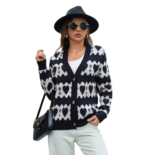 Damen Strickjacke mit Herzenmuster und Knöpfen EB