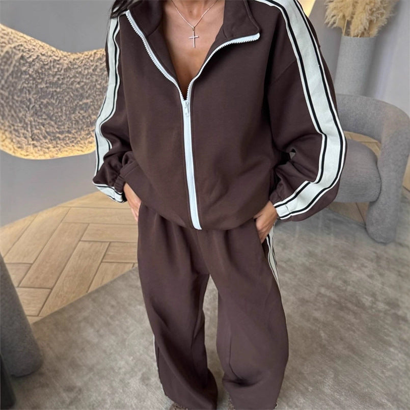 Damen weiches Oversize-Zweiteiler Trainingsset mit Reißverschlussjacke und weiter hochgeschnittener Jogginghose mit Kontraststreifen Eichborn Berlin
