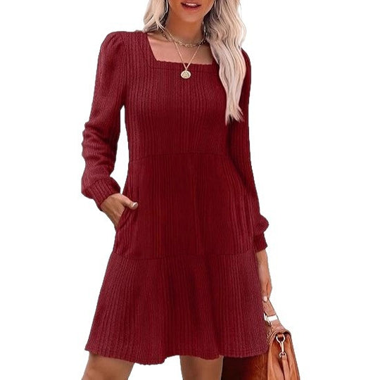 Damen Gestricktes A‑Linien‑Minikleid mit quadratischem Ausschnitt, Stufenrock und Eingrifftaschen EB