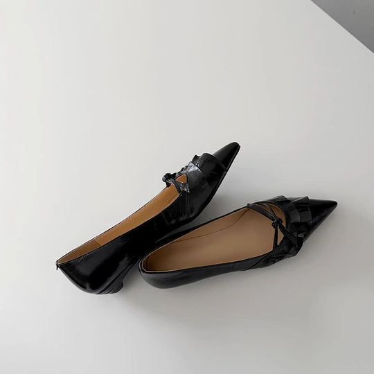 Damen Pumps mit verspieltem Rüschen-Design und schmaler Zehenpartie EB