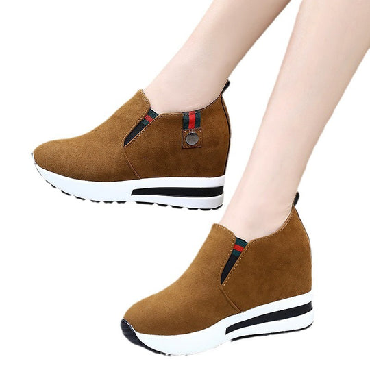 Damen nan Slip-On Keil-Stiefelette mit verstecktem Plateau und rutschfester Profilsohle EB