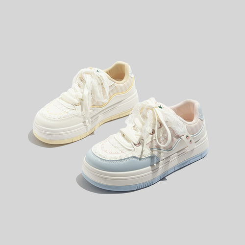 Damen Sneaker mit verspieltem Design und romantischen Spitzenakzenten EB